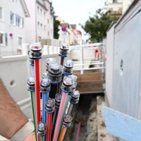 Eine von vielen Baustellen in Deutschland, wo Glasfaser-Internet verlegt wird. (Foto: Bernd Weißbrod/dpa)
