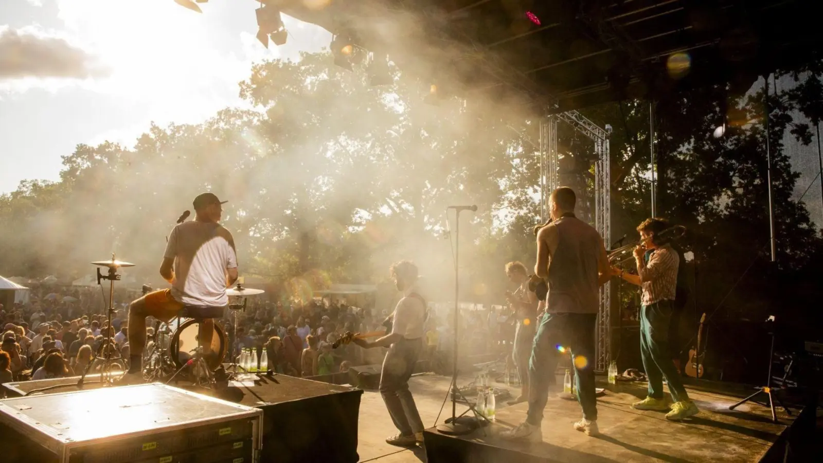 Sonne, gute Musik und „volles Haus“: So soll es auch bei der 46. Auflage des Weinturm Open Airs vom 8. bis 10. August über den Dächern Bad Windsheims wieder aussehen – hier ein Foto aus dem Vorjahr. (Foto: Evi Lemberger)