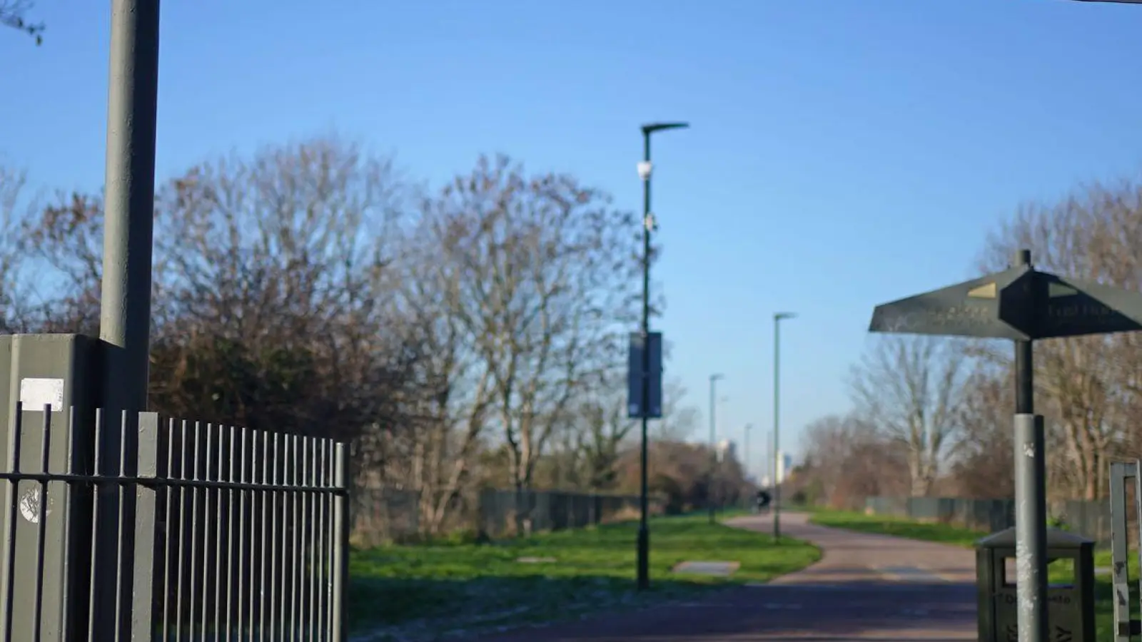 Die Kreuzung von Greenway und High Street South in Newham, Ostlondon, wo ein neugeborenes Baby ausgesetzt worden war. (Foto: Yui Mok/PA Wire/dpa)