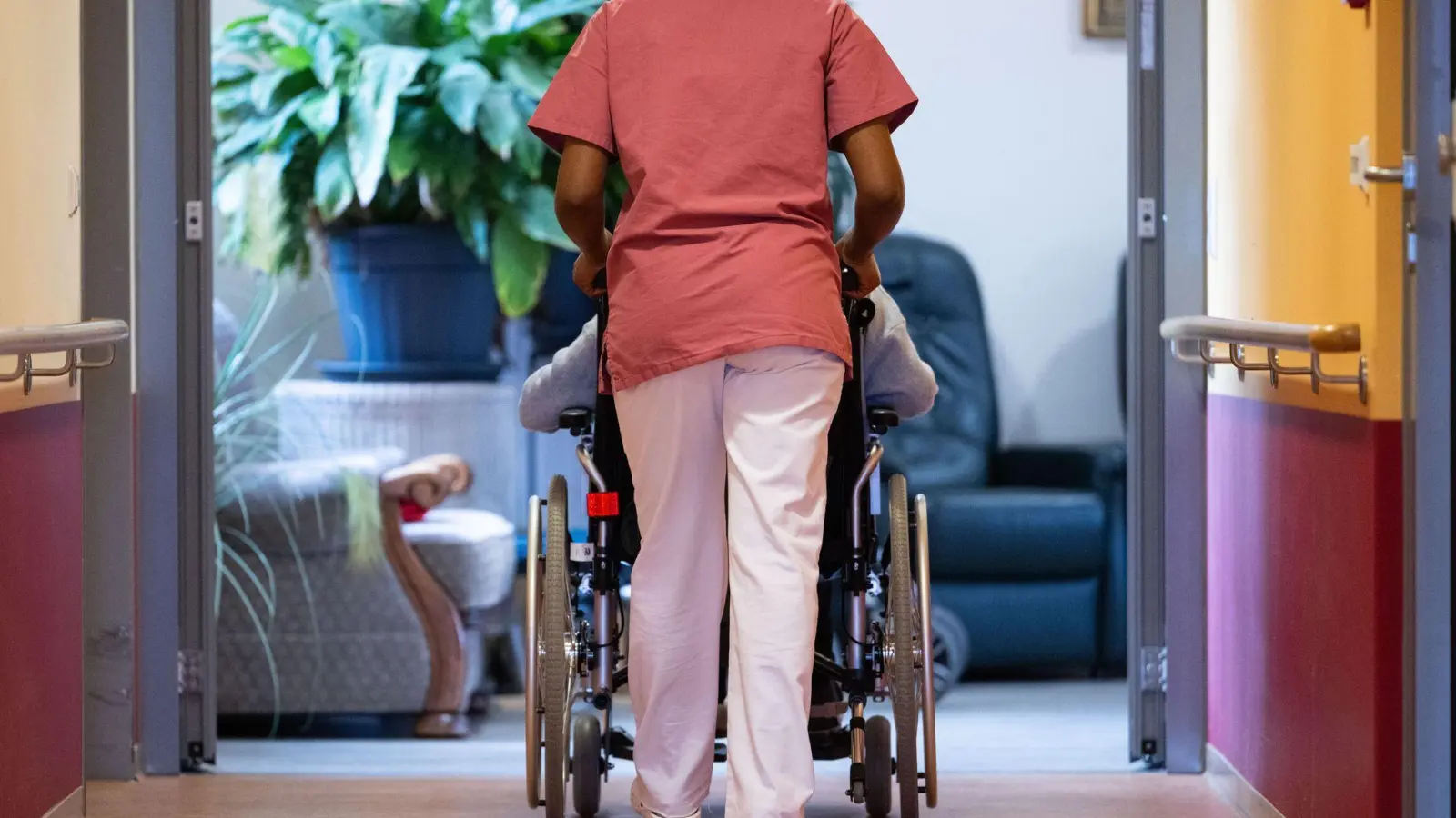 Nicht alle Heime des Betreibers sind betroffen. (Symbolbild) (Foto: Marijan Murat/dpa)