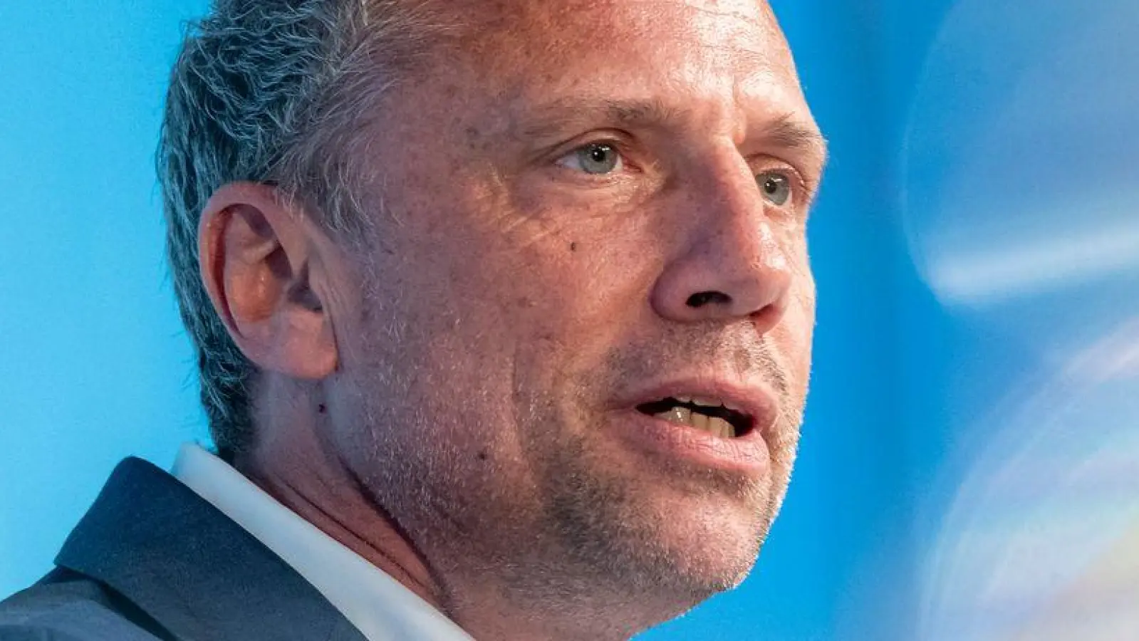 Verteidigt erneut die Abschwächung der bayerischen Klimaziele: Umweltminister Thorsten Glauber (Freie Wähler). (Archiv) (Foto: Peter Kneffel/dpa)