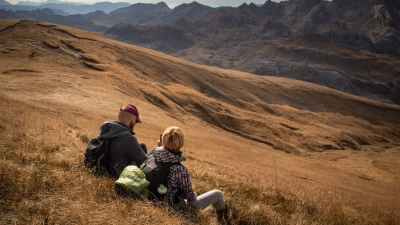 Abseits des Massentourismus: Der Naturpark Komovi bietet ruhige Pfade, ursprüngliche Landschaften und eine reiche Tierwelt. (Foto: Radonja Srdanovic/AUZP/dpa-tmn)