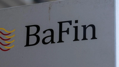 Die Bafin brummt VW eine Millionenstrafe auf.  (Foto: Boris Roessler/dpa/dpa-tmn)