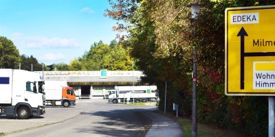 Hier gehen spätestens Mitte 2025 die Lichter aus: Das Edeka-Zentrallager in Sachsen bei Ansbach wird geschlossen. Die Waren für das Gebiet Nordbayern-Sachsen-Thüringen werden künftig vom oberfränkischen Marktredwitz aus in die regionalen Märkte verteilt. (Foto: Irmeli Pohl)