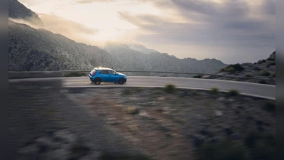 Die Kurve kratzen: Wie sportlich die Alpine A290 wirklich ist, soll eine Ausfahrt zeigen. (Foto: Simon Barthès/Alpine Deutschland/dpa-tmn)