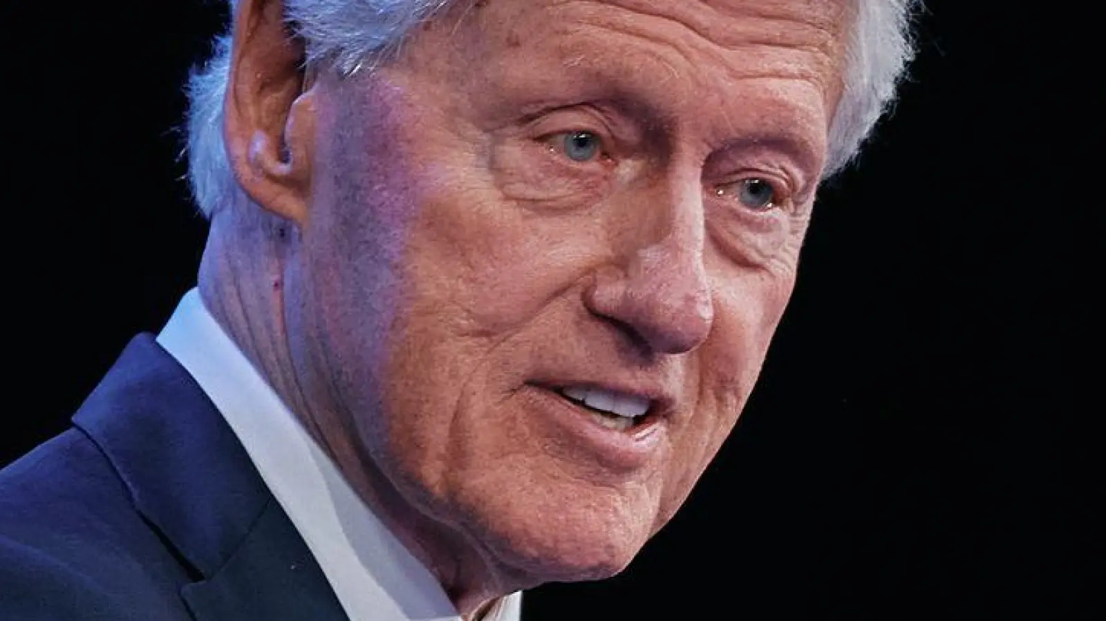Nach Ex-Außenministerin Hillary Clinton hat nun ihr Mann, der frühere US-Präsident Bill Clinton, vor einem Ausschuss des US-Kongresses ausgesagt. (Archivbild) (Foto: Andres Kudacki/FR170905 AP/dpa)