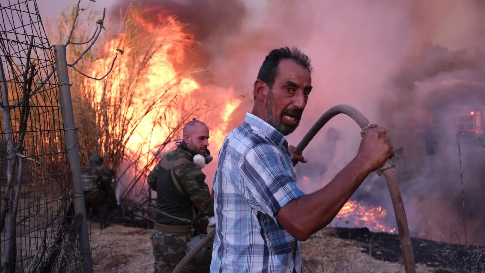 Im Norden von Athen wütetete gerade über Tage hinweg ein Großbrand.  (Foto: Aggelos Barai/AP)