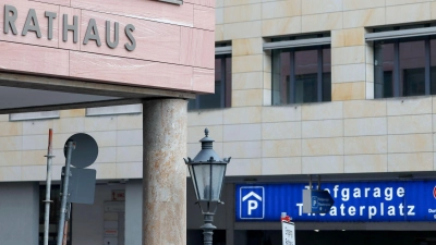 Seit Mai amtiert im Aschaffenburger Rathaus ein neuer OB. (Symbolbild) (Foto: Heiko Becker/dpa)