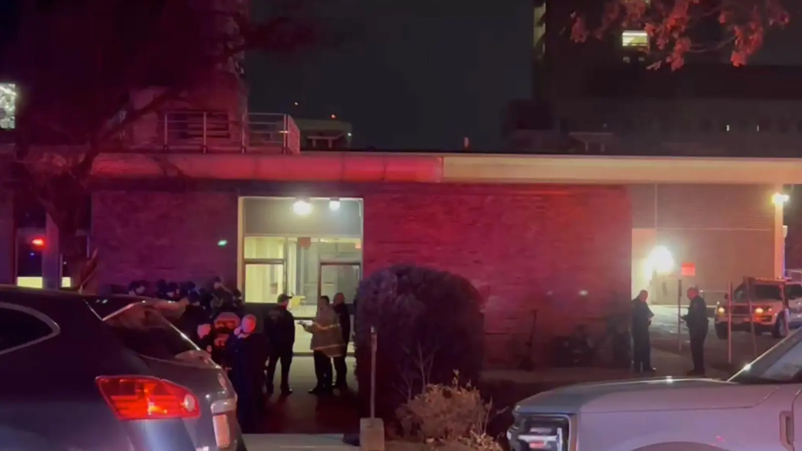 Auf dem Campus der Brown University fallen Schüsse. Es gibt auch Todesopfer. (Foto: Kimberlee Kruesi/AP/dpa)