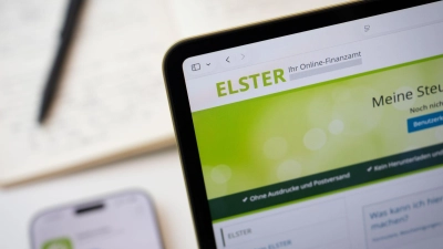 Rentnerinnen und Rentner erhalten seit dem 1. Juli 2026 mehr Rente. Das kann dazu führen, dass sie eine Steuererklärung abgeben müssen. (Foto: Nico Tapia/dpa-tmn)