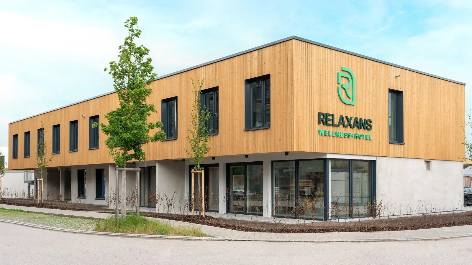 Viel Holz wurde bei der Gestaltung der Fassade des neuen Hotels verwendet. (Foto: Relaxans Wellness+Hotel/Susen Uhl)