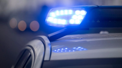 Der 53-Jährige stirbt noch an der Unfallstelle. (Symbolbild) (Foto: Marijan Murat/dpa)