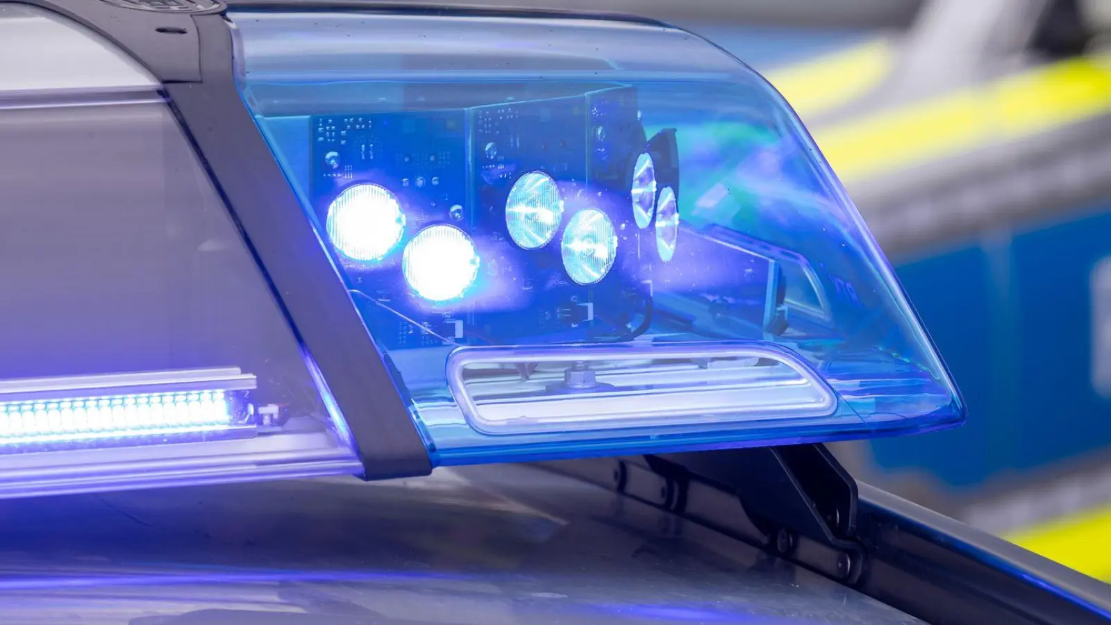 Die Polizei sucht nach der Frau und ihrem Begleiter. (Symbolbild) (Foto: Daniel Karmann/dpa)