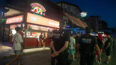 Ein deutscher Tourist ist auf Mallorca von zwei ebenfalls deutschen Angreifern bei einem Raubüberfall mit einem Messer verletzt worden. (Archivbild) (Foto: Clara Margais/dpa)