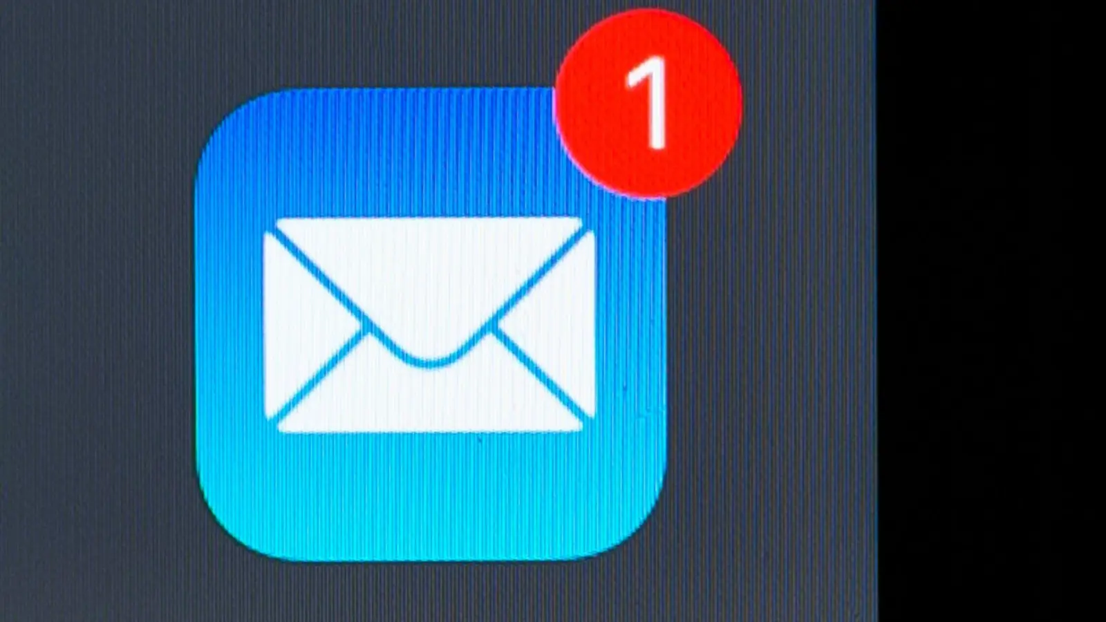Sensible Daten vom dienstlichen Account an die private Mailadresse weiterleiten? Das kann den Ausschluss aus dem Betriebsrat zur Folge haben.  (Foto: Silas Stein/dpa/dpa-tmn)