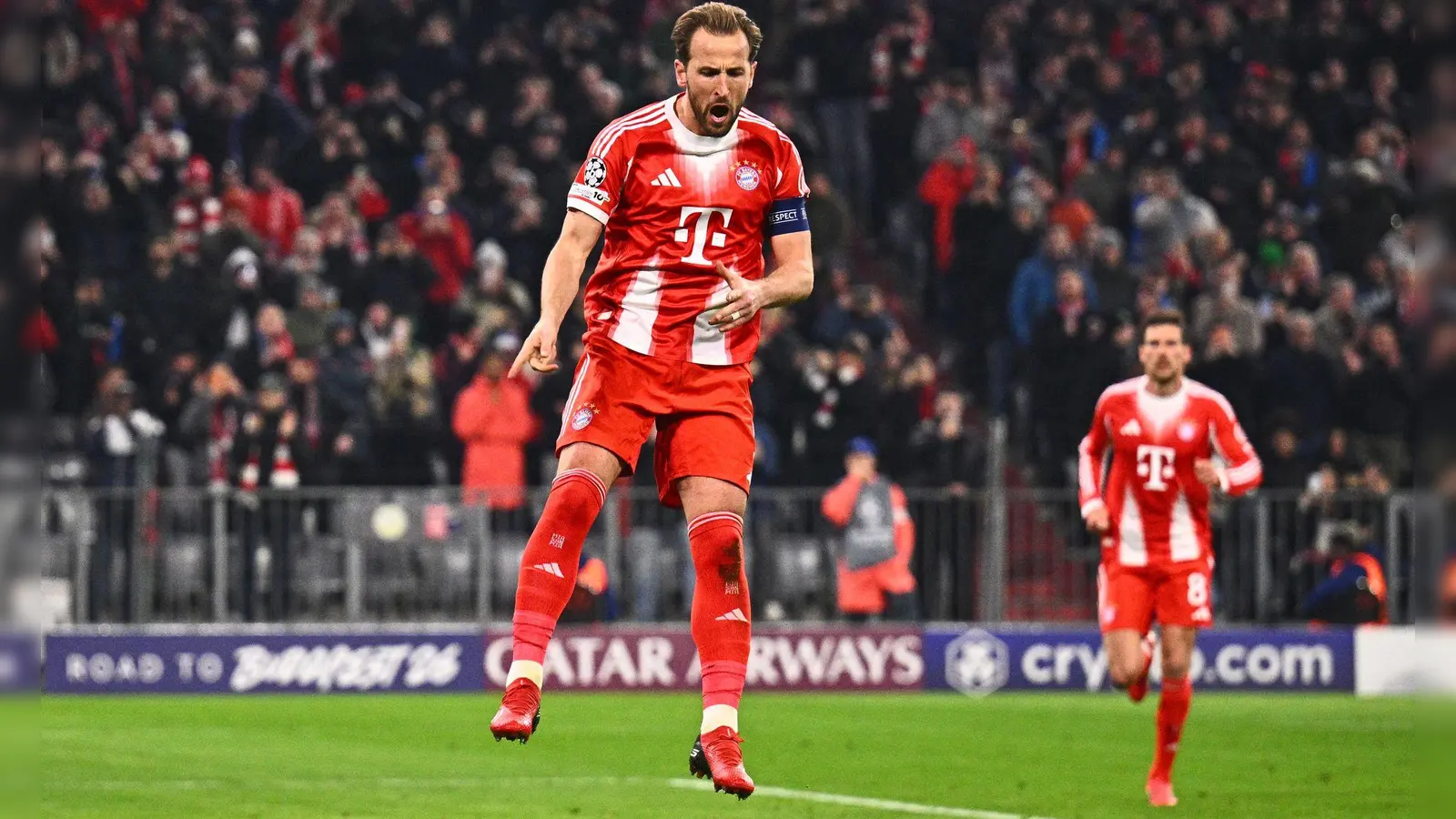 Harry Kane jubelt nach seinem im zweiten Versuch verwandelten Elfmeter. (Foto: Tom Weller/dpa)