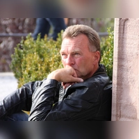 Manfred Kern hat sein 19. Buch vorgelegt. Es heißt: „Liebe im Quadrat”. (Foto: Manfred Kern)