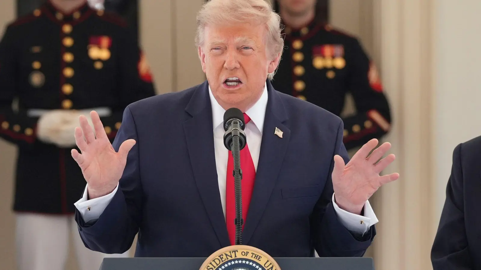 Trump will für den Schutz der Straße von Hormus Geld kassieren. (Foto: Alex Brandon/AP/dpa)