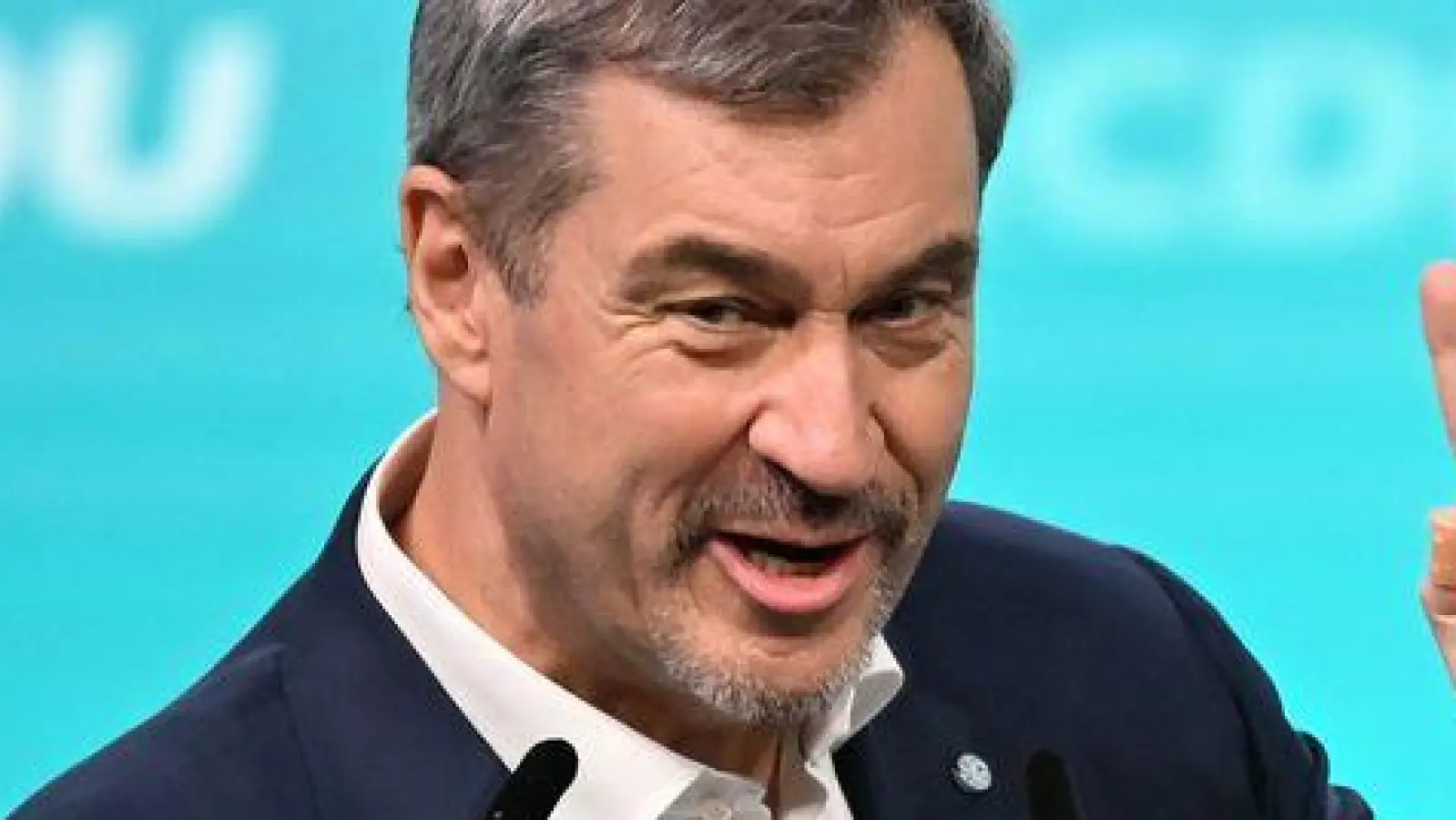 CSU-Chef Söder und Kanzler Merz (r) werden auf dem CSU-Parteitag versuchen, für neues Vertrauen der Unionsanhänger in die Arbeit der Bundesregierung zu werben. (Archivbild)  (Foto: Katharina Kausche/dpa)