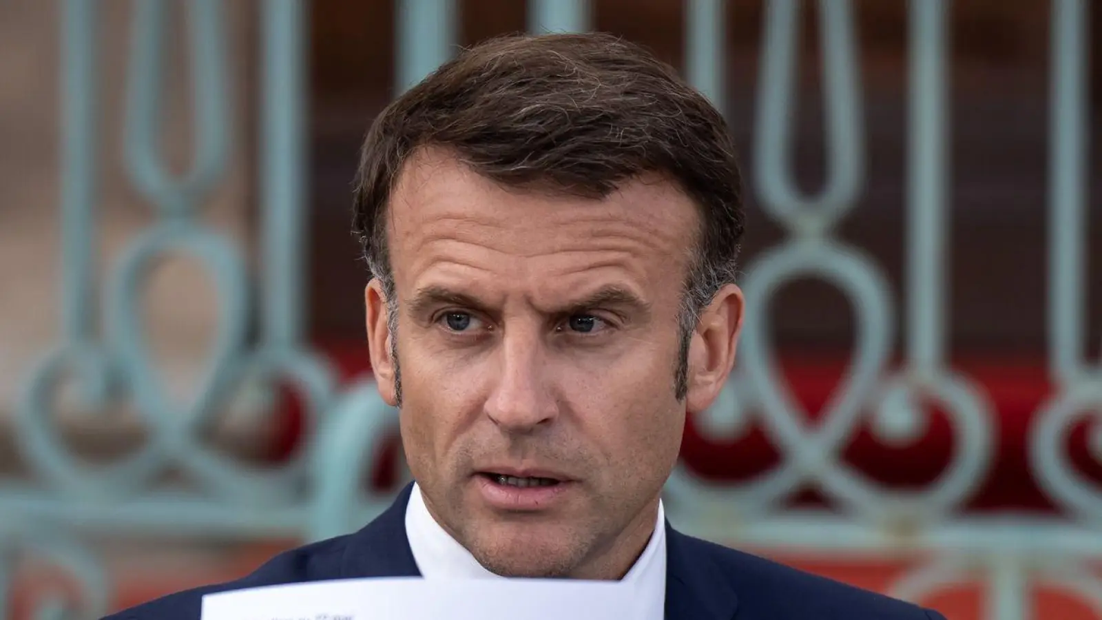 Emmanuel Macron: „Ukrainischer Boden wird de facto von Stützpunkten aus angegriffen, die sich in Russland befinden.“ (Foto: Michael Kappeler/dpa)