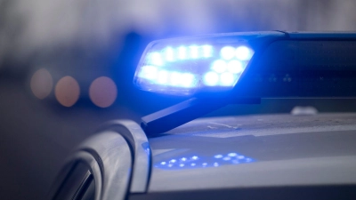 Nach einem Unfall bei Bad Windsheim musste die B470 zeitweise gesperrt werden. (Symbolbild: Marijan Murat/dpa)