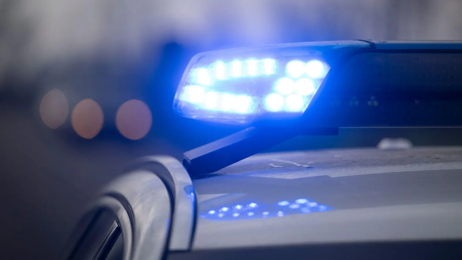 Nach einem Unfall bei Bad Windsheim musste die B470 zeitweise gesperrt werden. (Symbolbild: Marijan Murat/dpa)
