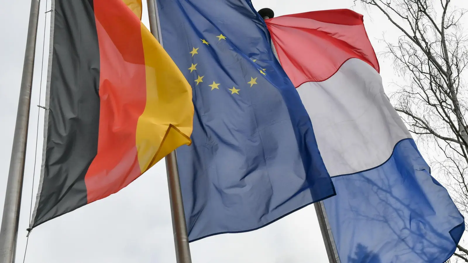 Ostfrankreich will deutschen Unternehmen mit einer Anlaufstelle in München eine Ansiedlung in der Grenzregion erleichtern (Symbolbild). (Foto: Jens Kalaene/dpa-Zentralbild/dpa)