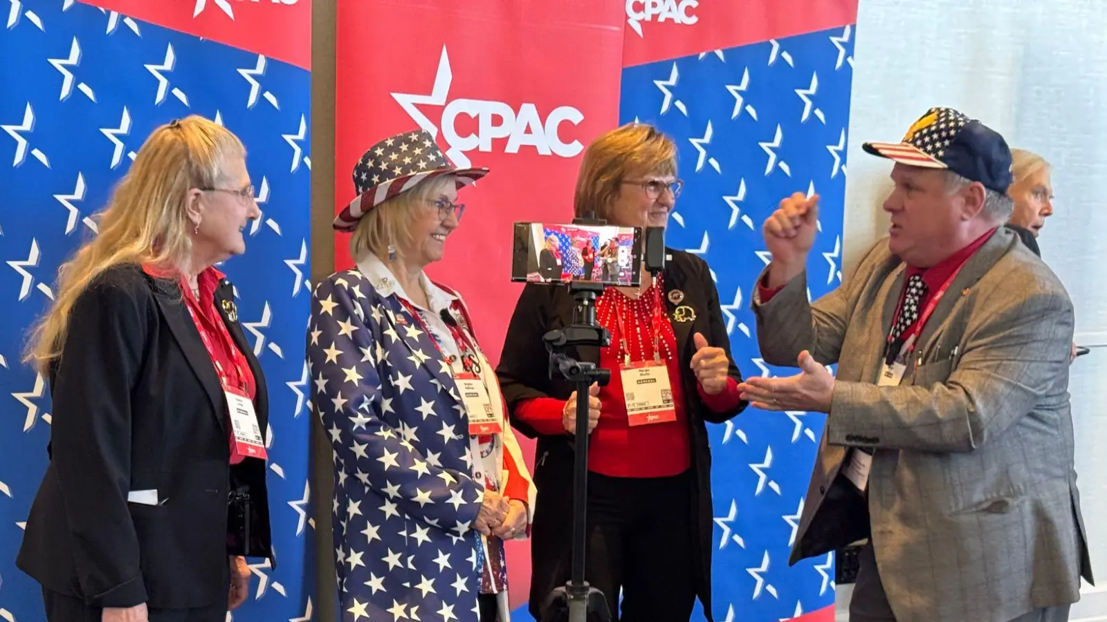 Die CPAC gilt als Klassentreffen der Trump-Fans. (Foto: Luzia Geier/dpa)