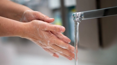Händewaschen war insbesondere während der Corona-Pandemie ein großes Thema. (Symbolbild) (Foto: Jonas Güttler/dpa)