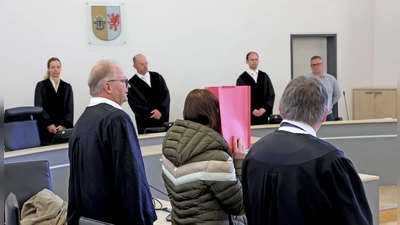 Die Angeklagte schweigt bislang zu den Vorwürfen gegen sie.  (Foto: Bernd Wüstneck/dpa)