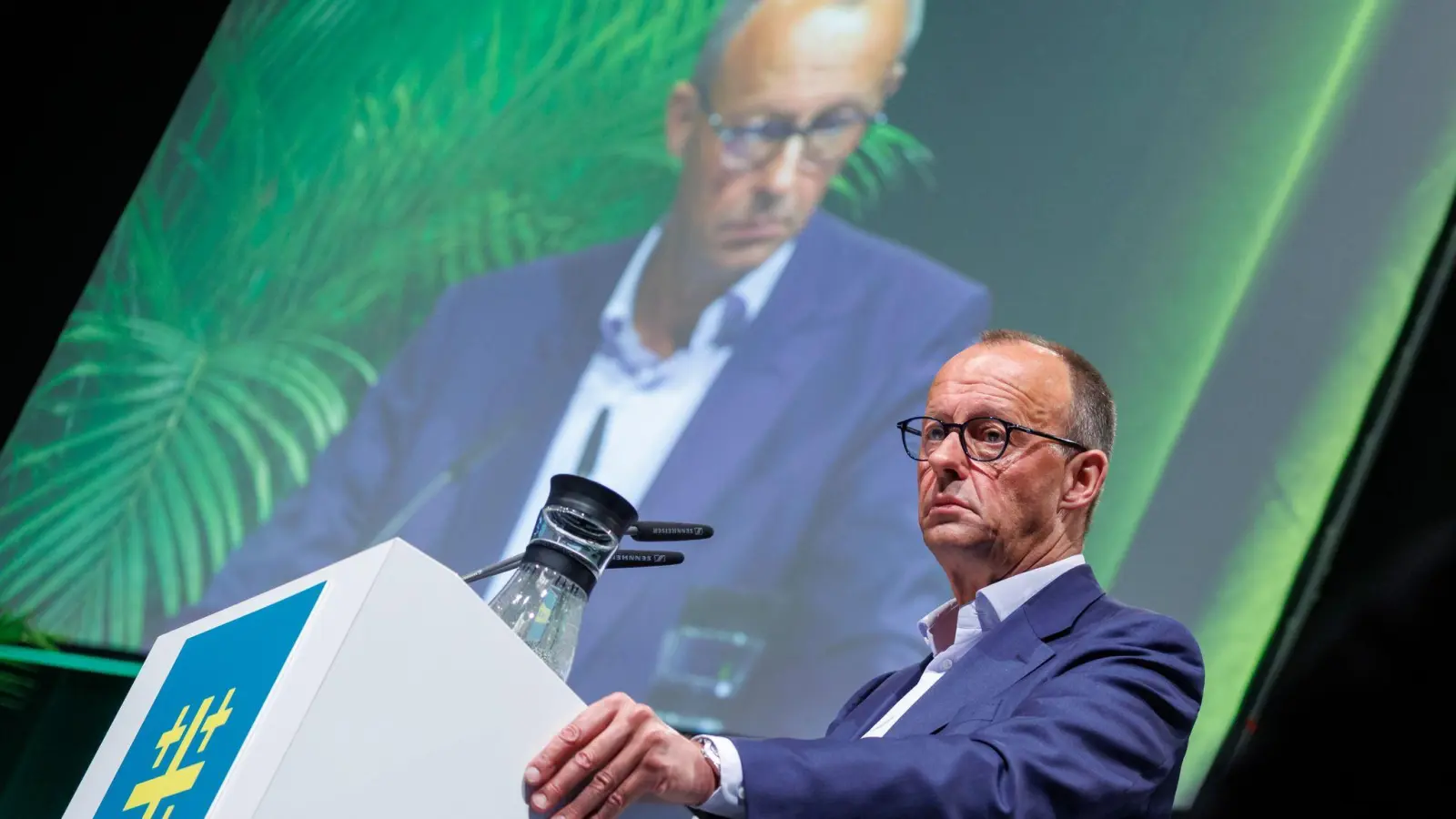 CDU-Chef Friedrich Merz sieht auch seine Partei in der Verantwortung für das Entstehen der AfD. (Foto: Daniel Karmann/dpa)