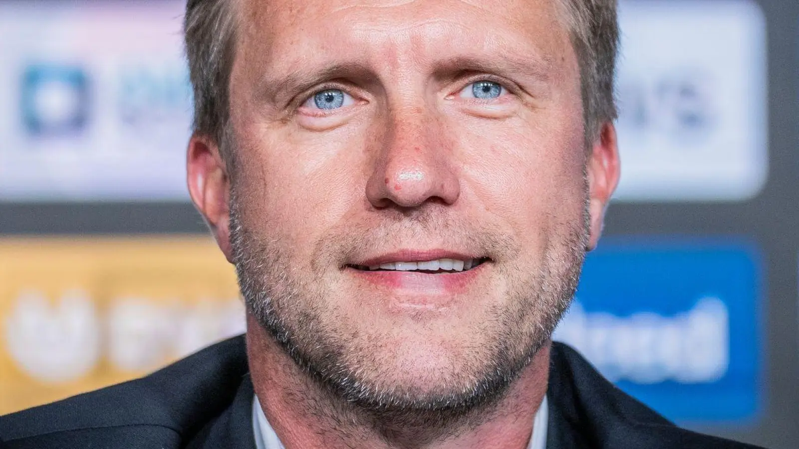 Eintracht Frankfurts Sportvorstand Markus Krösche bleibt übereinstimmenden Medienberichten zufolge Eintracht Frankfurt trotz eines Angebots von der AC Mailand treu. (Archivbild) (Foto: Andreas Arnold/dpa)