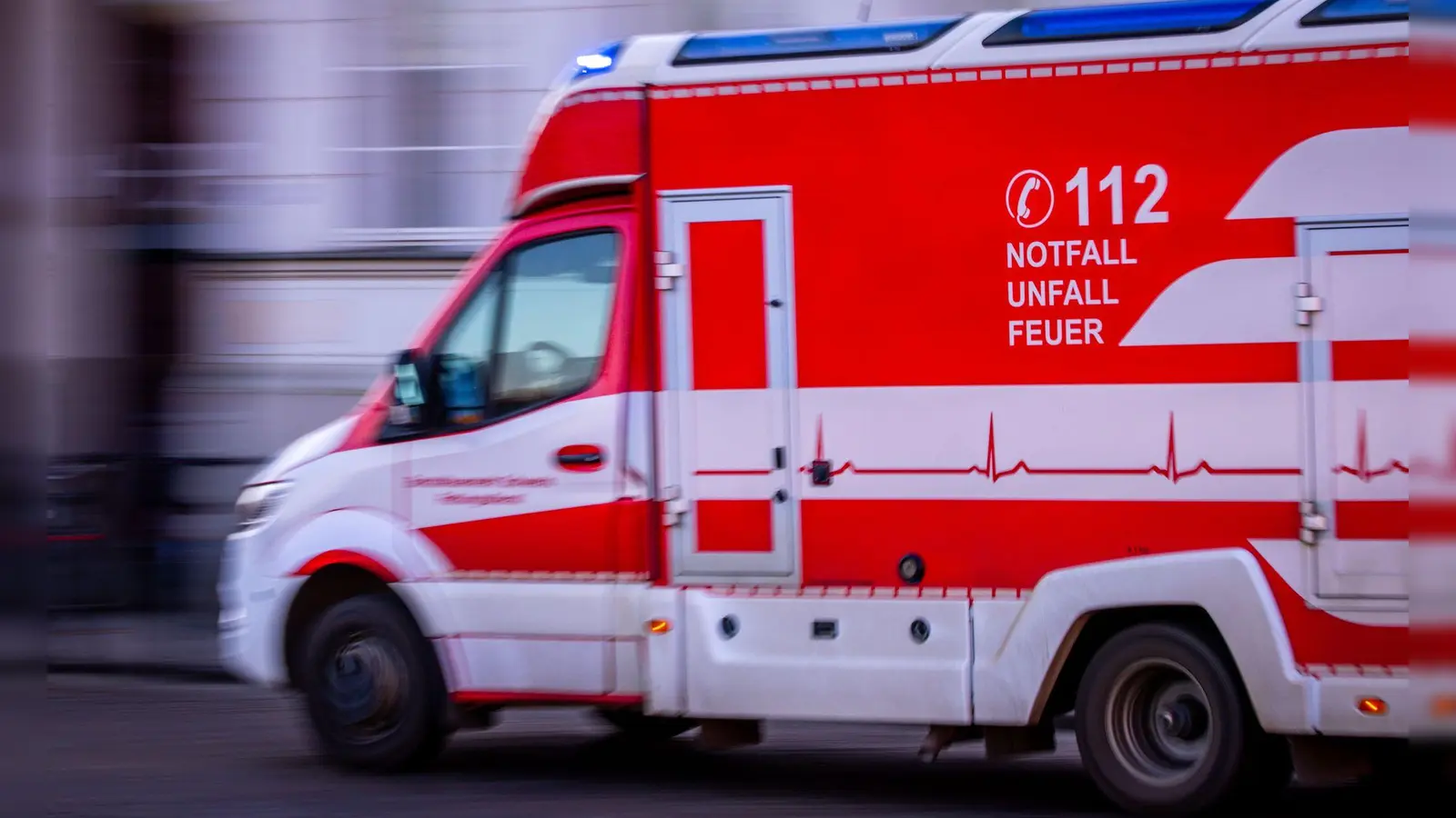 Nach einem tödlichen Badeunfall von zwei Schwestern sind nun die Eltern angeklagt. (Symbolbild) (Foto: Jens Büttner/dpa)