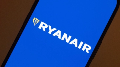 Ryanair will Bordkarten (fast) nur noch über die App ausgeben. (Symbolbild) (Foto: Sebastian Kahnert/dpa)