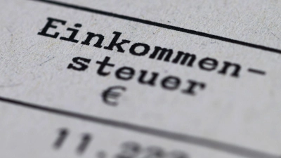 Über 80 Prozent der deutschen Unternehmen finden laut einer Befragung des Ifo-Instituts im Auftrag der Stiftung Familienunternehmen auch die Steuern für ihre Arbeitnehmer zu hoch. (Symbolbild) (Foto: Robert Michael/dpa)