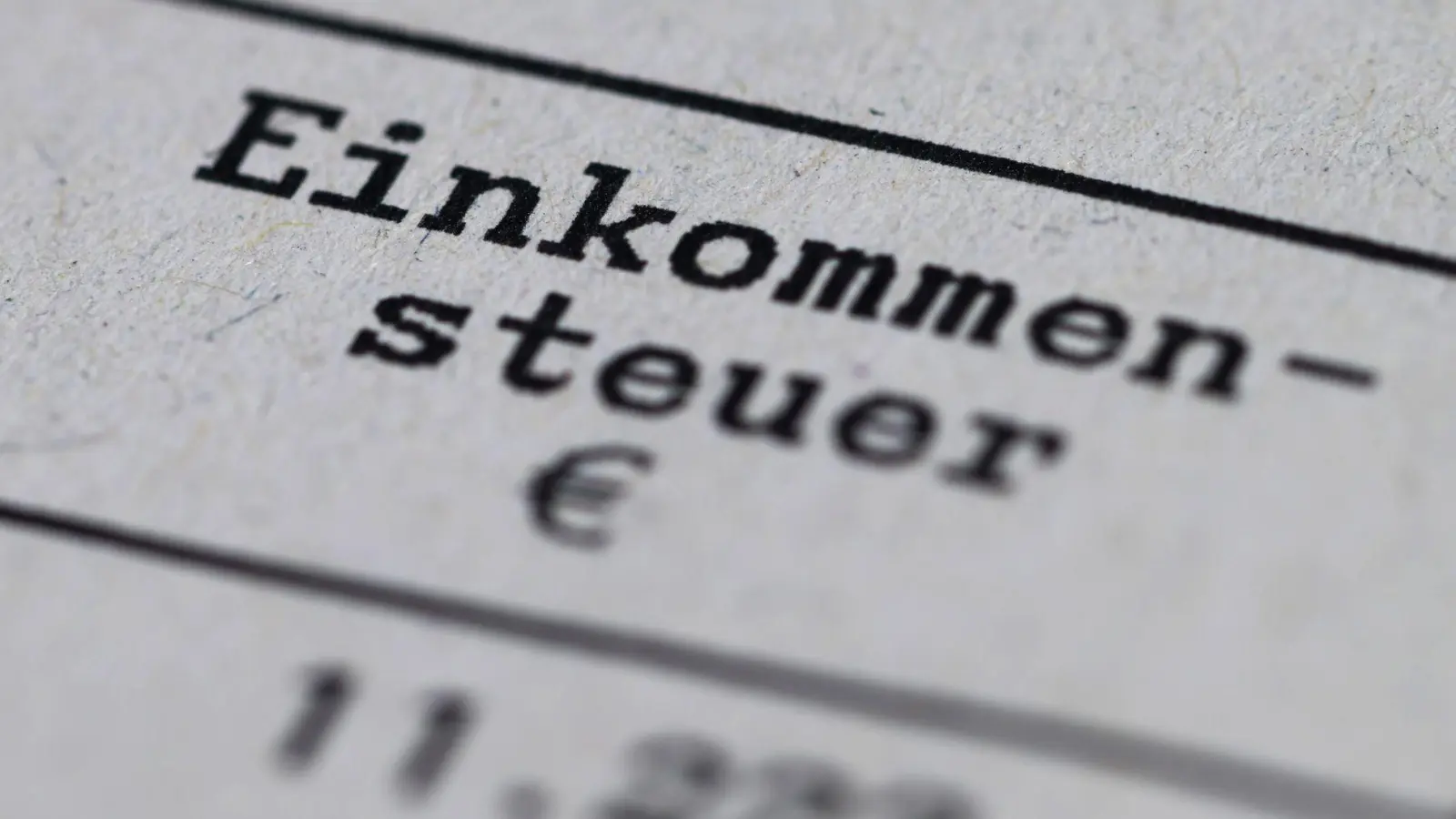 Über 80 Prozent der deutschen Unternehmen finden laut einer Befragung des Ifo-Instituts im Auftrag der Stiftung Familienunternehmen auch die Steuern für ihre Arbeitnehmer zu hoch. (Symbolbild) (Foto: Robert Michael/dpa)