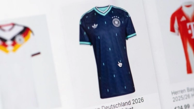 Die Suche nach günstigen WM-Trikots führt schnell zu unseriösen Onlineshops. (Foto: Franziska Gabbert/dpa-tmn)