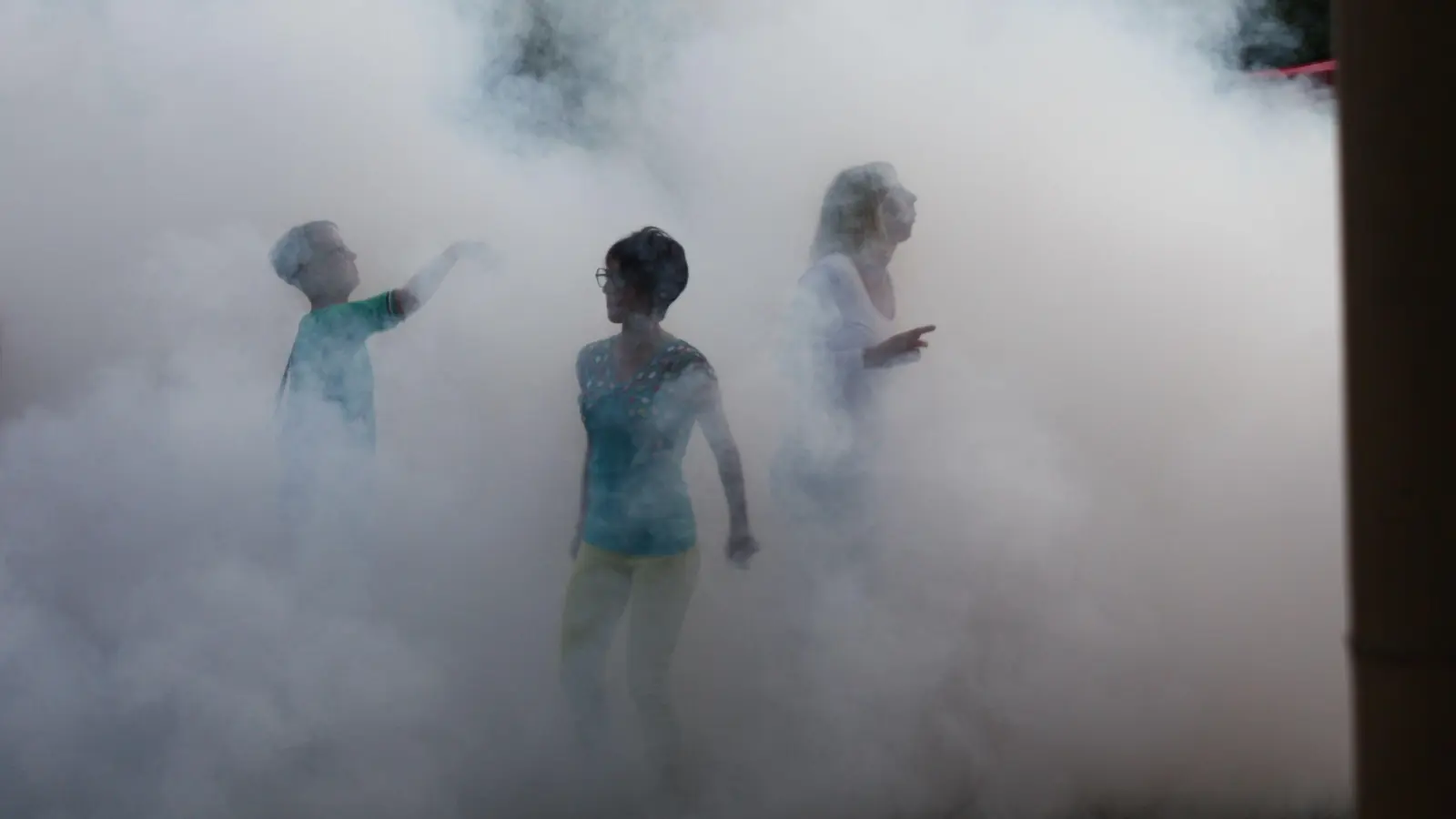 Tanzen im Nebel der Maschine, Musik vom Mischpult, Cocktailbars und gutes Essen: Das ist das Klangtal-Festival 2023 in Rothenburg. (Foto: Anna Beigel)