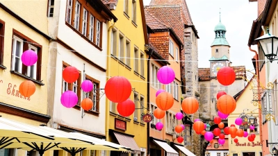 Bereits 2023 hat die Stadtmosphäre zahlreiche Besucherinnen und Besucher aus Stadt und Umland in die Altstadt gezogen. (Archivbild: Simone Hedler)