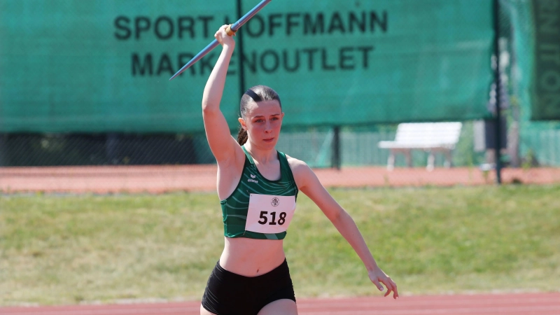 Knackte mit dem Speer die 30-Meter-Marke: Emma Lautner vom TuS Feuchtwangen. (Foto: Theo Kiefner)