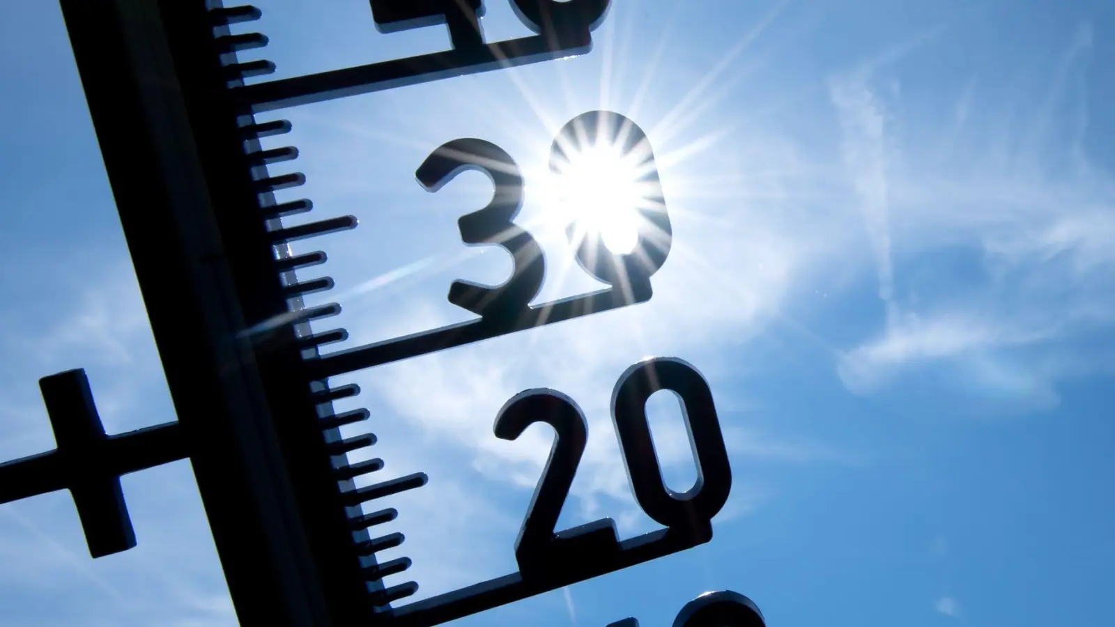 Die heißeste Woche des Jahres mit über 30 Grad steht in Westmittelfranken an.  (Symbolbild: Sven Hoppe/dpa)