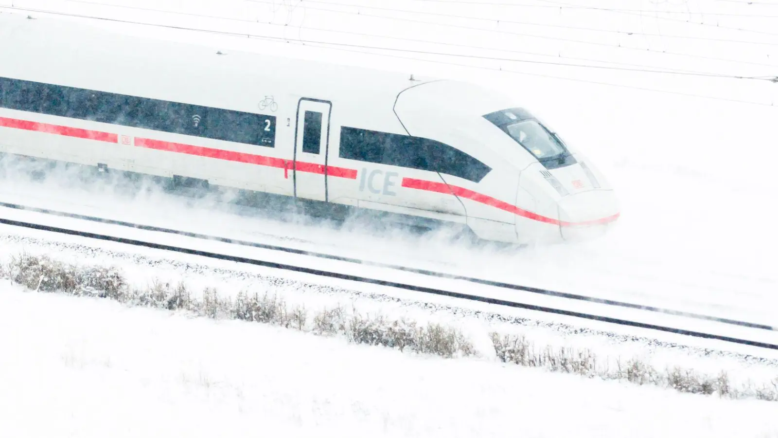 Noch Winter- oder schon Extremwetter? Die Deutsche Bahn orientiert sich hier an den Einschätzungen des DWD. (Foto: Julian Stratenschulte/dpa/dpa-tmn)