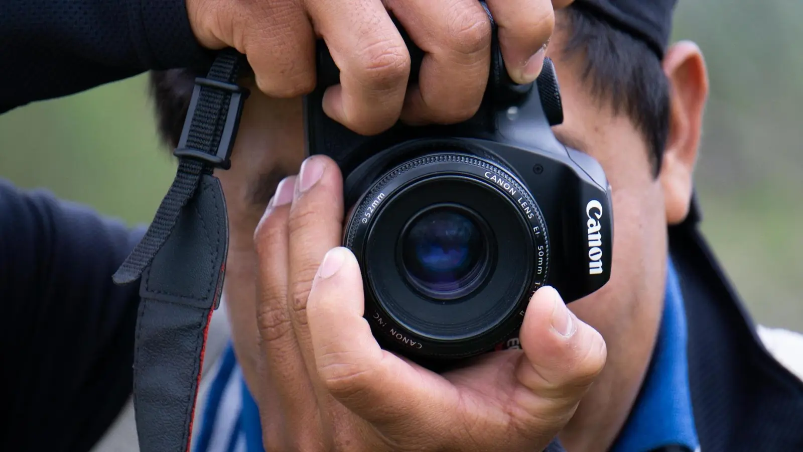 Beim Foto für Ihre Bewerbung sollten Sie auf einen neutralen Hintergrund und passende Kleidung achten. (Foto: Pixabay)