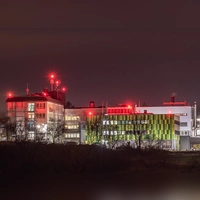 Wenn der Staat alle jetzt bekannt gewordenen Einsparpläne umsetzt, könnte die Zukunft der beiden Kliniken im Landkreis auf der Kippe stehen. In die Neustädter Klinik (Foto) wurden zuletzt zweistellige Millionenbeträge investiert. (Foto: Mirko Fryska)