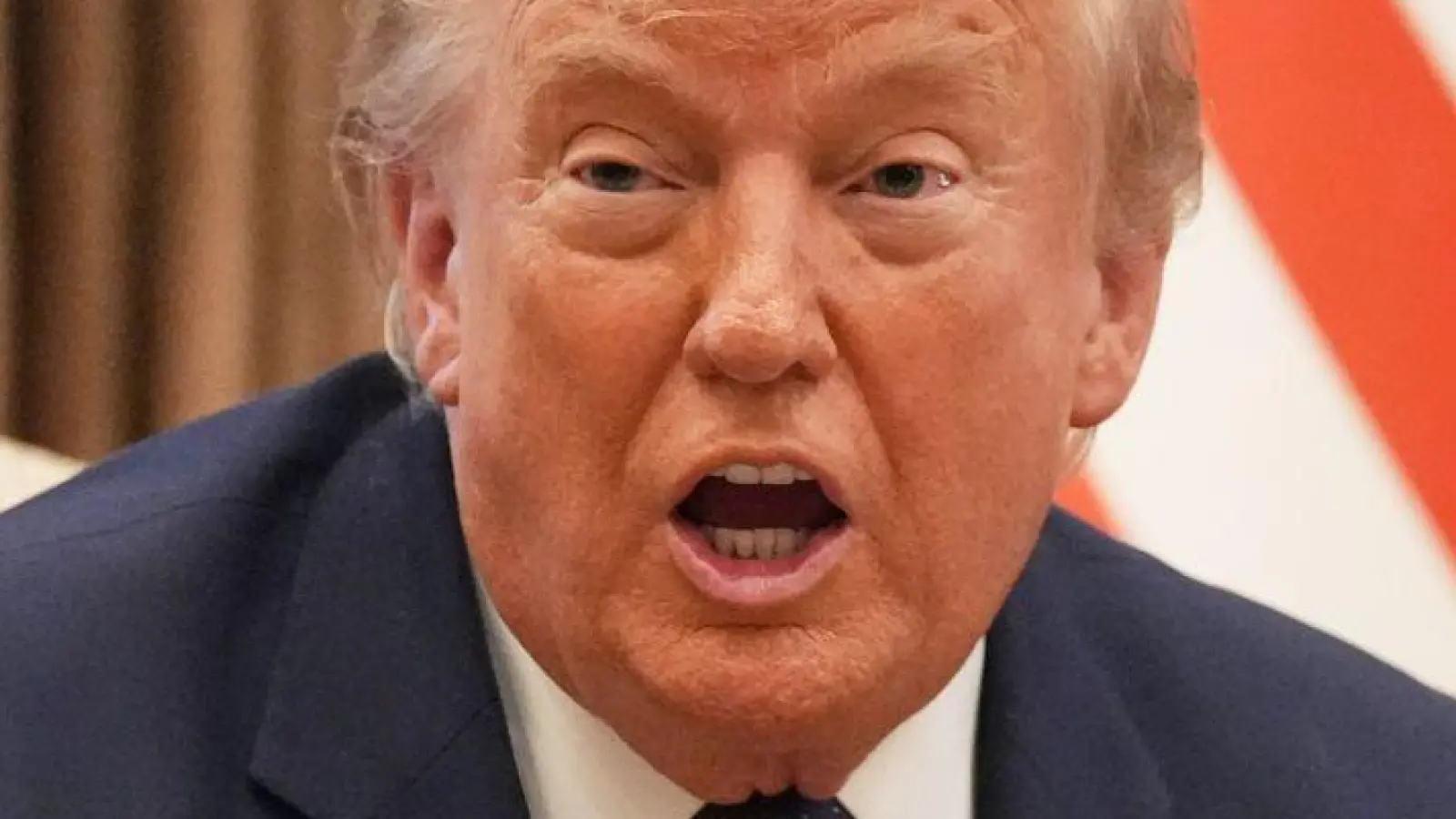 US-Präsident Donald Trump hatte nach seiner Anreise zum Nato-Gipfel erneut Ansprüche auf Grönland angemeldet. (Foto: Alex Brandon/AP/dpa)