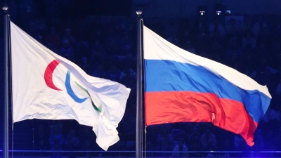 Erstmals seit dem russischen Überfall auf die Ukraine von 2022 sollen wieder russische Flaggen bei den paralympischen Spielen wehen. (Archivbild) (Foto: Sergei Chirikov/EPA/dpa)