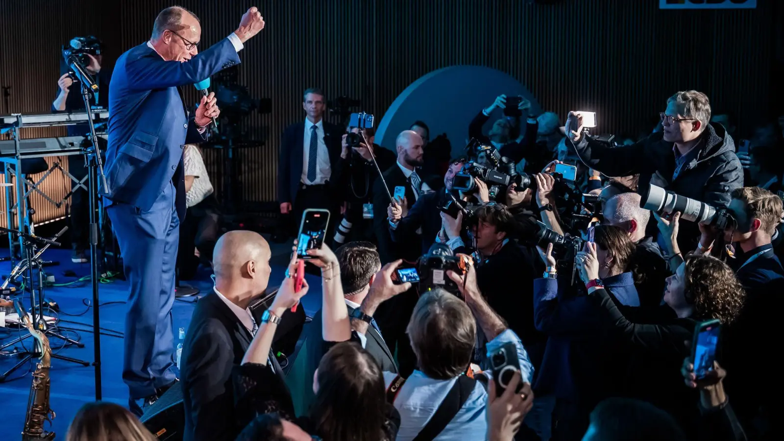 So sehen Sieger aus: Merz am Wahlabend. (Foto: Christoph Soeder/dpa)