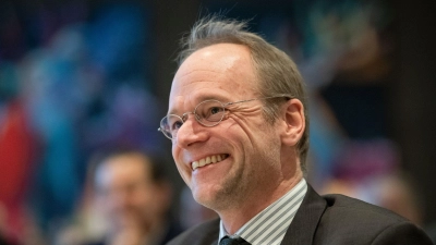 Bildungsforscher Klaus Zierer warnt vor dem zu häufigen Einsatz von Studierenden als Vertretungslehrkraft. (Archivbild) (Foto: Sina Schuldt/dpa)