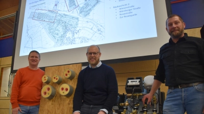 Die Initiatoren des Oberdachstettener Wärmenetzes (von links): Roland Hornig, Bastian Dorsch und Reiner Krämer. (Foto: Fritz Arnold)