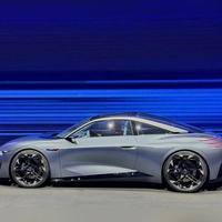 Offensichtlich ist Retro bei einigen Herstellern voll im Trend: Auch Peugeot zitiert mit dem Technologieträger RCZ ein bekanntes Modell der Marke gleichen Namens. (Foto: Thomas Geiger/dpa-tmn)